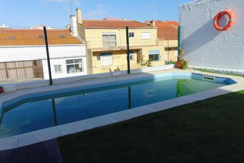 Feijo Appartement | Bright apartment in Almada with shared pool