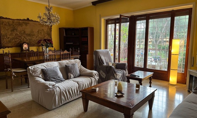 Quartiere XX Ardeatino Appartement | Bright apartment overlooking a characteristic square