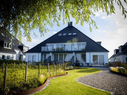 Offingawier Appartement | Bright apartment within walking distance of the Sneekermeer
