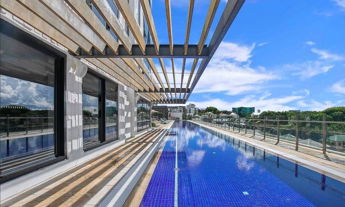 Spring Hill Appartement | Bright Brisbane CBD resort-style escape