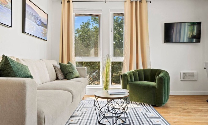 Capitol Hill Copropriété | Bright Capitol Hill Condo | Great Location & Views