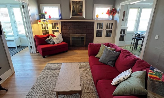 Central Business District Appartement | Bright, charming 2 bedroomdrm apartment. in downtown home in Kalamazoo