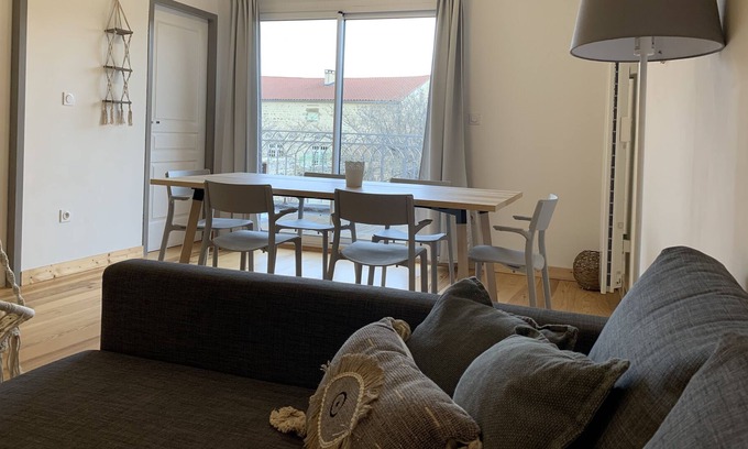 Vic-le-Comte Maison | appartement de charme lumineux dans propriété privée proches commodités