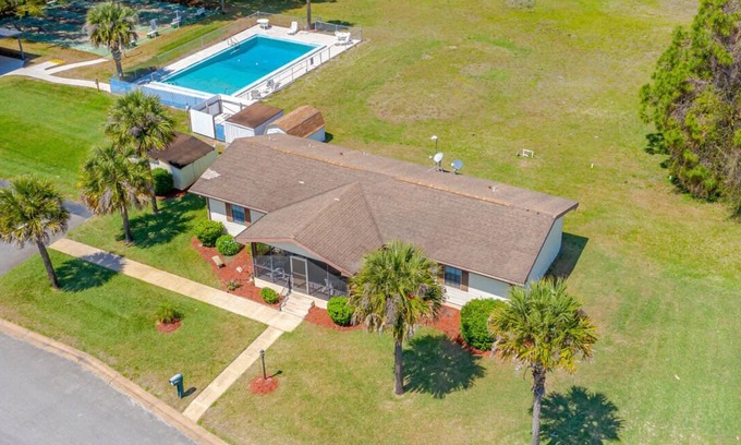 Edgewater Maison | Bright, Clean and Roomy House with Intracoastal Waterway Resort Access