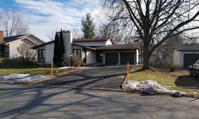 Ottawa Division Maison | Bright, clean, comfortable, well maintained home