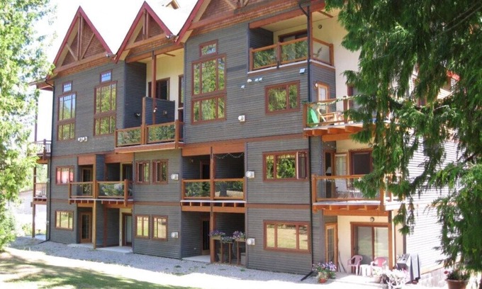 Rossland Copropriété | Spa privé et 8 personnes