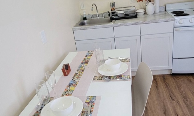 Calverton Appartement | Bright & Cozy Private Studio – Walk to Shops & Dining, Minutes from DC
