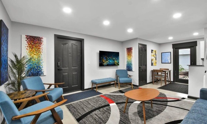 Wilton Manors Villa | Luxury 2BR Villa - Modern Comfort & Style