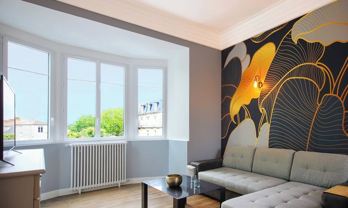 Lucon Appartement | Bright downtown apartment with terrace