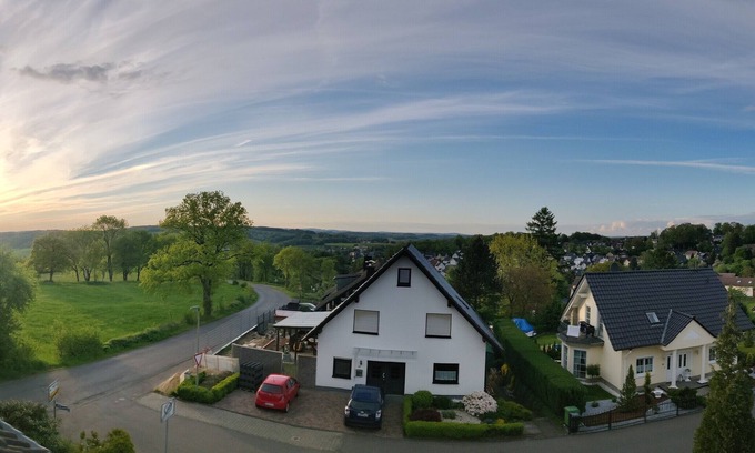 Waldbrol Appartement | Bright exclusive 2-room apartment 60sqm, balcony, Panarbora, Netflix, WiFi