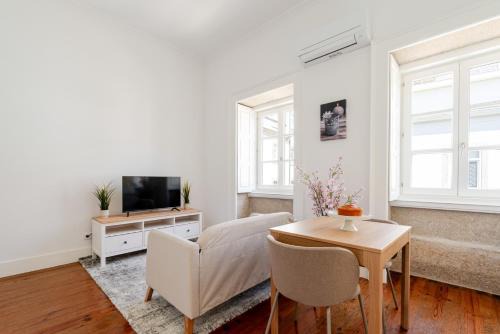 Foz do Douro Appartement | Bright Flat in Historic Foz House by HostWise