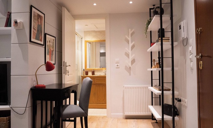 Nea Smirni Appartement | Bright Gem in Vibrant and Popular Neihborhood.