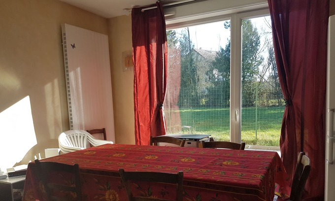 Clairvaux-les-Lacs Copropriété | LUMINEUX dans une copropriété : T3 de 80 m2 plage et commerces à proximité