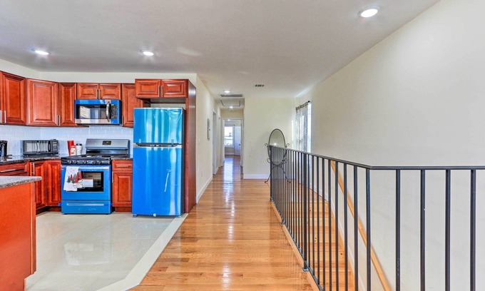Irvington Maison | Bright Irvington Home ~ 2 Mi to Prudential Center!