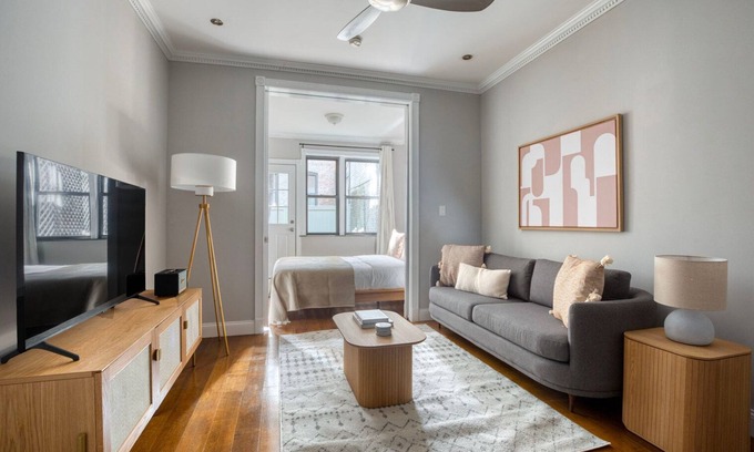 Rose Hill Appartement | Bright Kips Bay 1BR w/ Backyard, nr Park & Train, by Blueground