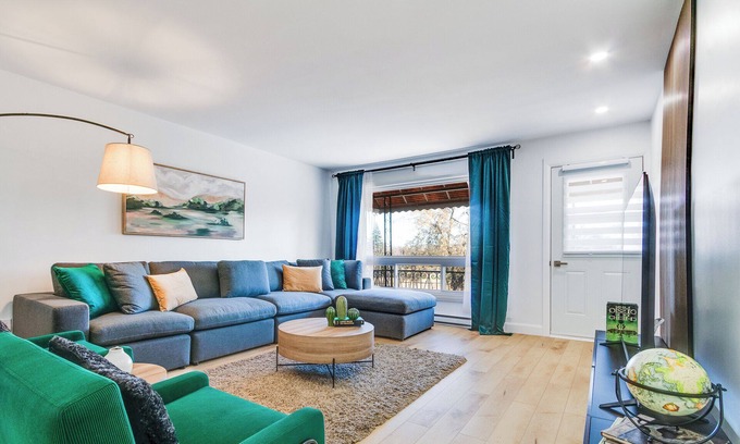 Cartierville Appartement | Bright & Large 3Br | Personal Spa | Park View | Netflix