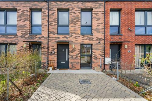 Muirhouse Appartement | Bright, modern 2 bedroom house with free parking!