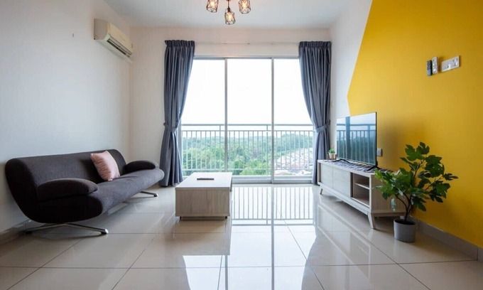 Central District Appartement | Bright & Modern 3BR Suite, FREE Parking