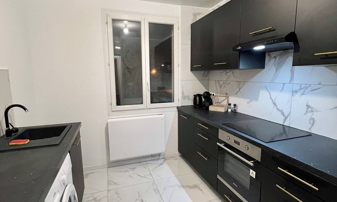 Mainvilliers Appartement | Bright, modern apartment near Chartres