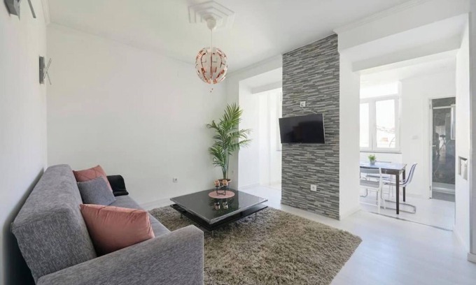 Beato Appartement | Bright Modern Apartment in Lisbon City Center with AC