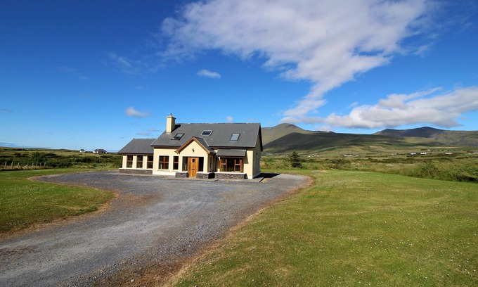 Ballydavid Maison | Lumineux, Maison moderne sur la péninsule de Dingle. Wifi disponible.