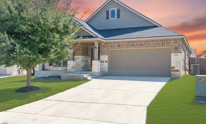 San Antonio Maison | Bright Open Concept Home next to Sea World