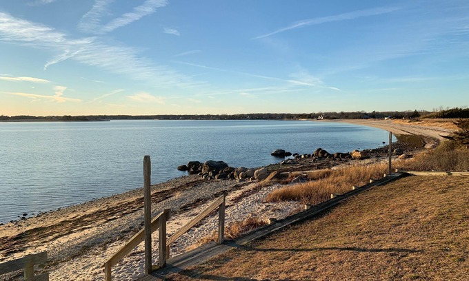 Shorewood Maison | Bright, open waterfront house with gorgeous sunsets and private beach