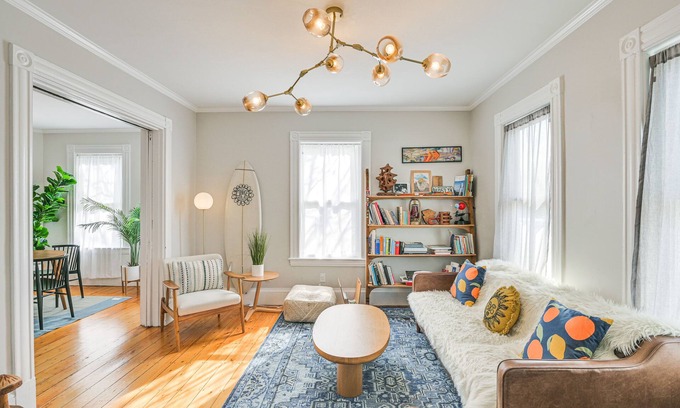 Watertown Maison | Bright & Pet-Friendly Home: 2 Mi to Harvard Square