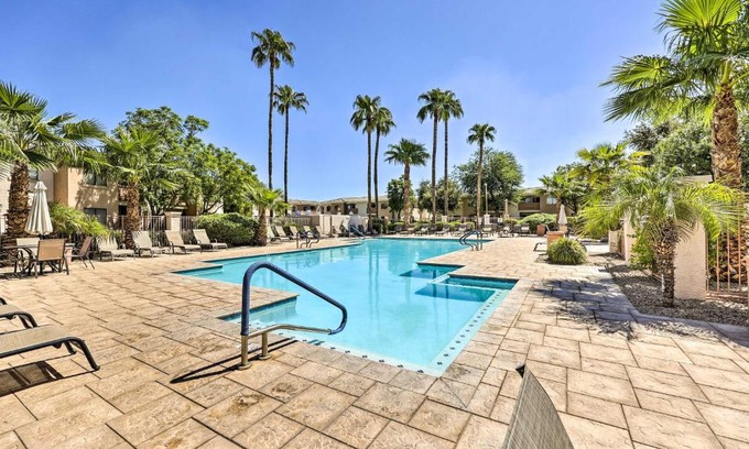 Maryvale Appartement | Bright Phoenix Condo - 3 Mi to State Farm Stadium!