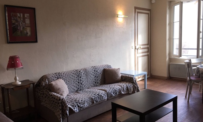 Hotel de Ville Appartement | Gîte lumineux calme à 7mn à pied RER A, proche de Paris 2, 4 ou famille 5 pers.