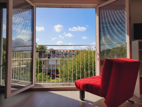 Slotervaart Maison | Bright room with kitchen