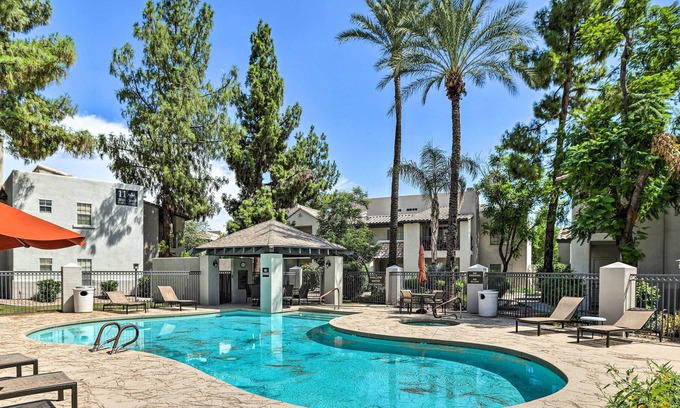 North Scottsdale Copropriété | Bright Scottsdale Condo w/ Patio: 8 Mi to Old Town