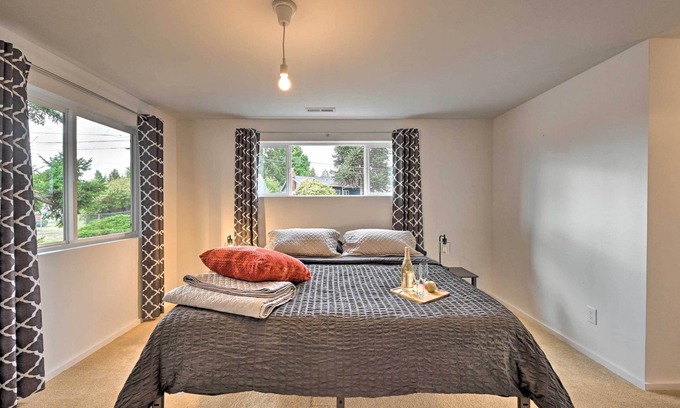 Highline Cottage | Bright Seattle Cottage w/ Private Backyard Access!