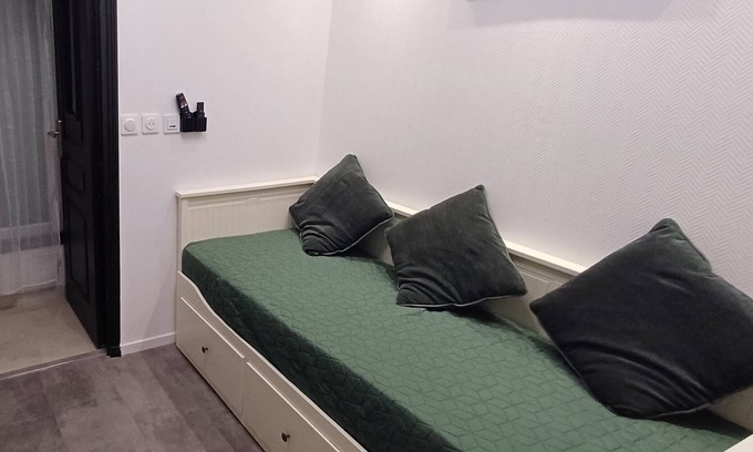 Saint-Ouen Appartement | Bright small studio Paris Saint Ouen - Line 14 &13