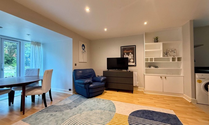 High Wycombe Appartement | Bright & Spacious 1-Bed Apartment with Balcony & Private Parking