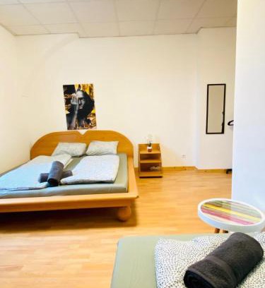 Liesing Appartement | Bright & Spacious 3BR Apt with Direct City Access