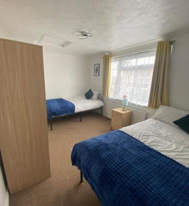 Harlow Maison | Bright & Spacious 3BR House in Harlow, Essex