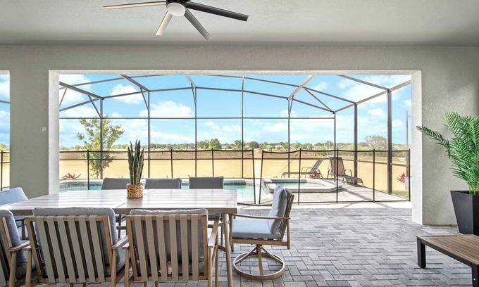 Four Corners Maison | Bright & Spacious 7BR Pool Villa w/Game Loft New Windsor Cay Resort near Disney