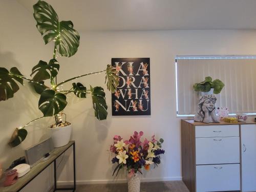 Ranui Maison | Bright & Spacious Budget Friendly Rooms in West Auckland Perfect for Solo or Couple Travellers