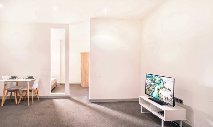 Blackburn Appartement | Bright & Spacious Flat in Blackburn Centre