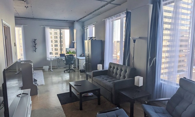 Downtown Edmonton Appartement | Bright spacious loft located near Ice and Arts district downtown Edmonton