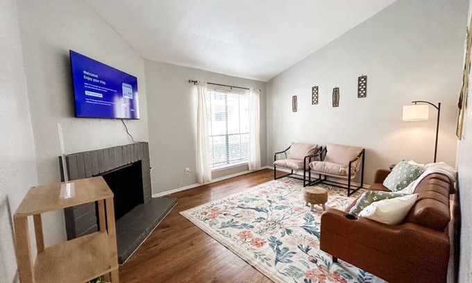 Barker Appartement | Bright & Spacious Townhome - Near Parks & Dining