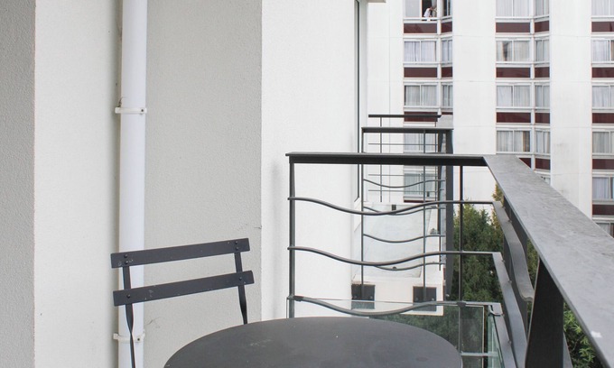 Issy-les-Moulineaux Appartement | Studio lumineux avec balcon & parking