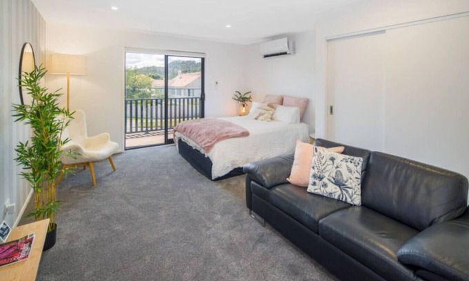 Lower Hutt Maison | Bright Studio Apartment on Macky Street