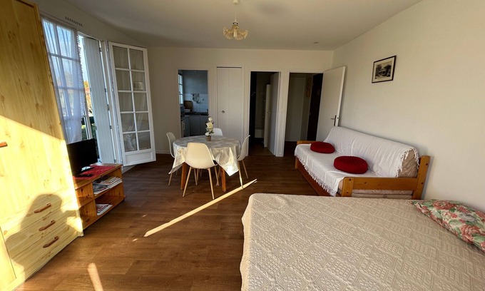 La Roche-Posay Appartement | Studio lumineux au centre-ville avec balcon