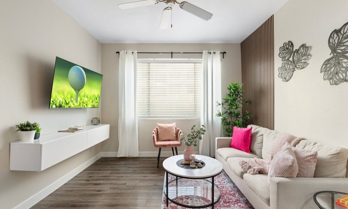 Tempe Appartement | Bright & Stylish 1BR Pool, Gym & Walk to Mill Ave