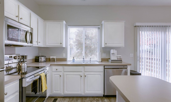 McArdle Maison | Bright, stylish, clean and close to every convenience!