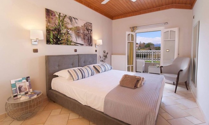 Lixouri Appartement | Bright suite