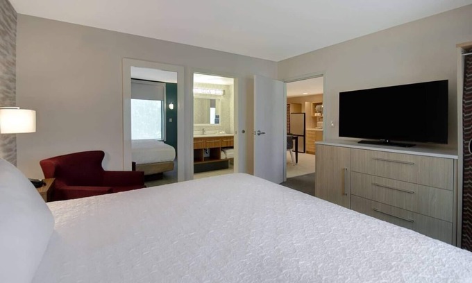 University Hôtel | Bright Suite Perfect for Families Near Eastland Lake