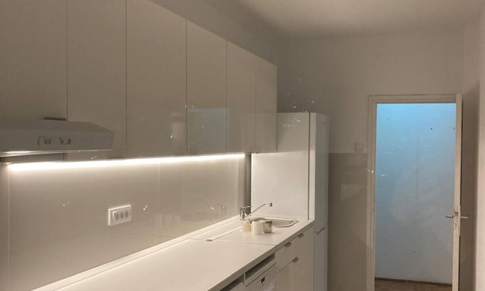 Novi Beograd Appartement | Bright & Sunny 80m² New Belgrade Retreat with Terrace